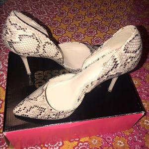 Women’s pumps